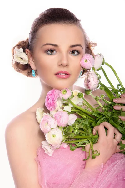 Mujer hermosa joven con un ramo de flores de primavera tierna —  Fotos de Stock